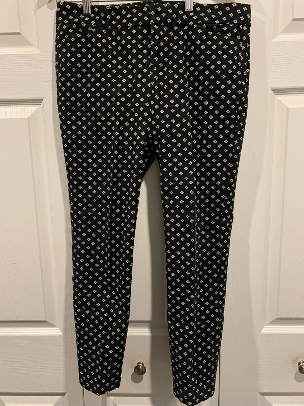 Old Navy Black Cropped Ankle Pants with White Diamond Print